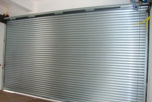 Portas de Ferro de Enrolar ou Portas de Aço: Qual a Melhor Opção para Seu Negócio?